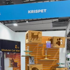 Come see us on Sunday, at the Sydney Cat Lovers Festival @catloversfestival 
.
.
.
#catloversfestival #catfeeder #cattree #catsofsydney #maincoon #ragdoll #bengal #cat #catfurniture #catwall #catteaser